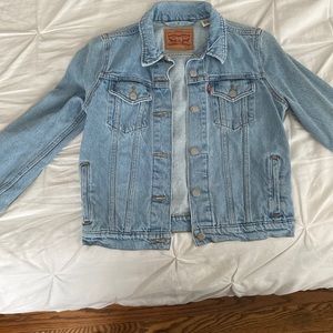 Levis women’s jacket. Worn twice.